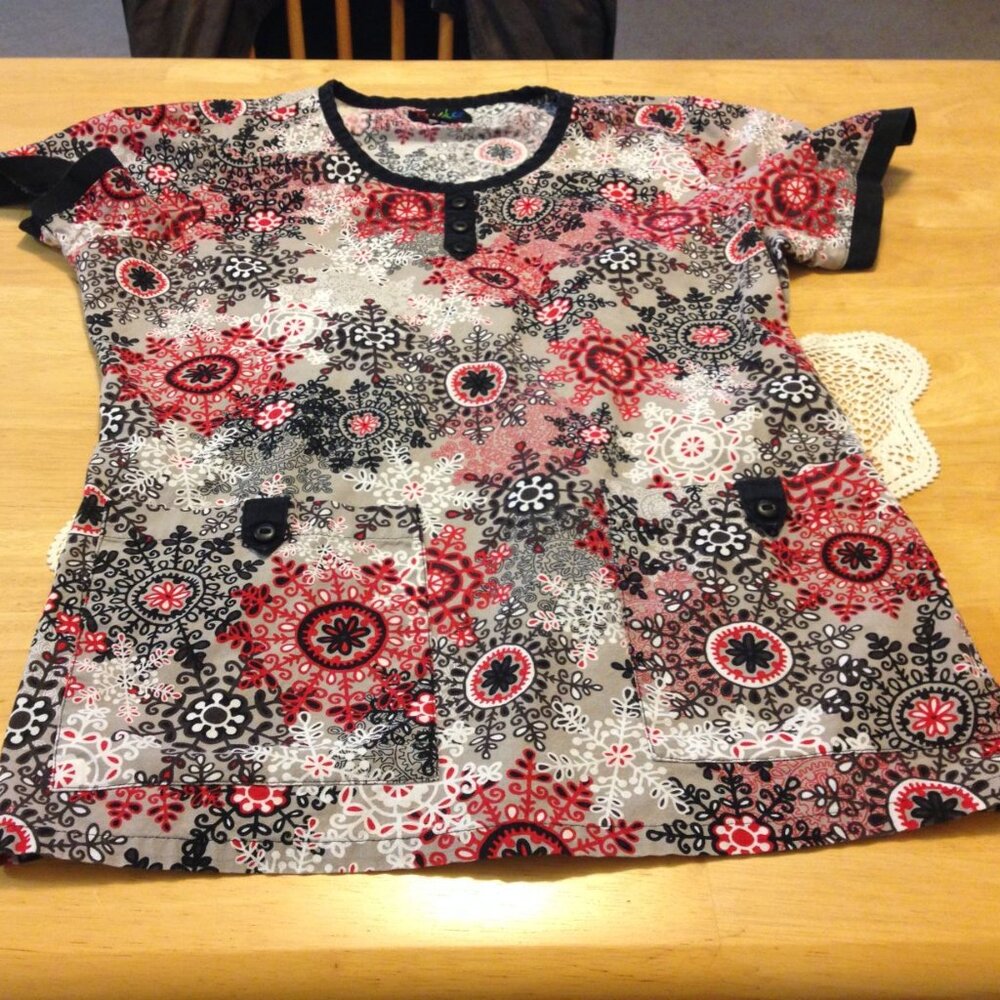 Peaches Scrub Top, size small